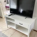 Hhh Newly Renovated Big 4-bedroom With Balcony, Free Parking For 2 Cars