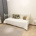 Hhh Newly Renovated Big 4-bedroom With Balcony, Free Parking For 2 Cars Appartamento