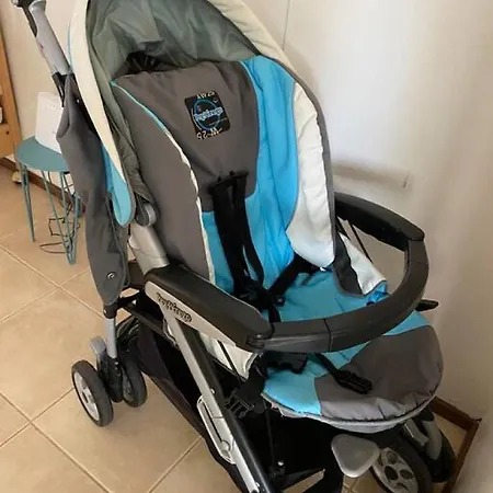 Hhh Newly Renovated Big 4-bedroom With Balcony, Free Parking For 2 Cars