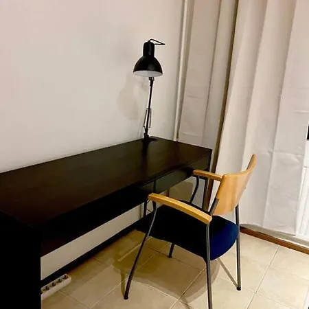 Hhh Newly Renovated Big 4-bedroom With Balcony, Free Parking For 2 Cars