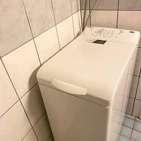 Apartment Hhh Newly Renovated Big 4-bedroom With Balcony, Free Parking For 2 Cars *