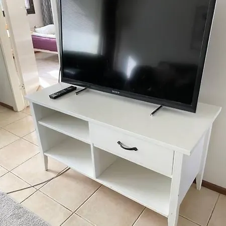 Hhh Newly Renovated Big 4-bedroom With Balcony, Free Parking For 2 Cars