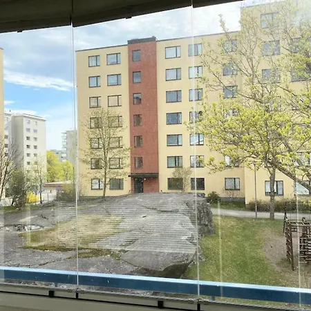 Pihlajisto 1 - Newly Renovated Spacious 4-bedroom With Patio, Free Parking *
