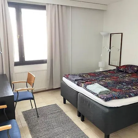 Pihlajisto 1 - Newly Renovated Spacious 4-bedroom With Patio, Free Parking Apartment