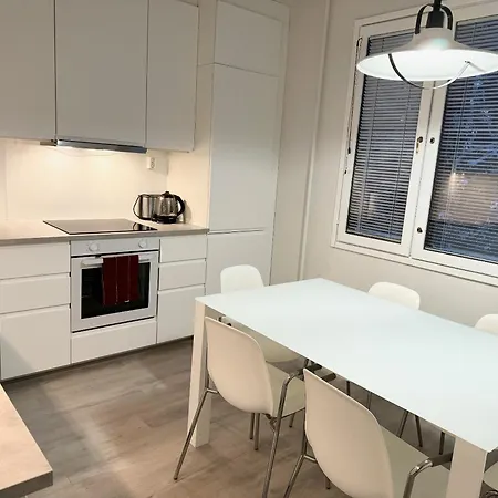 Hhh Newly Renovated Big 4-bedroom With Balcony, Free Parking For 2 Cars Lägenhet