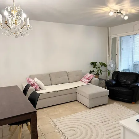 Hhh Newly Renovated Big 4-bedroom With Balcony, Free Parking For 2 Cars 公寓 *