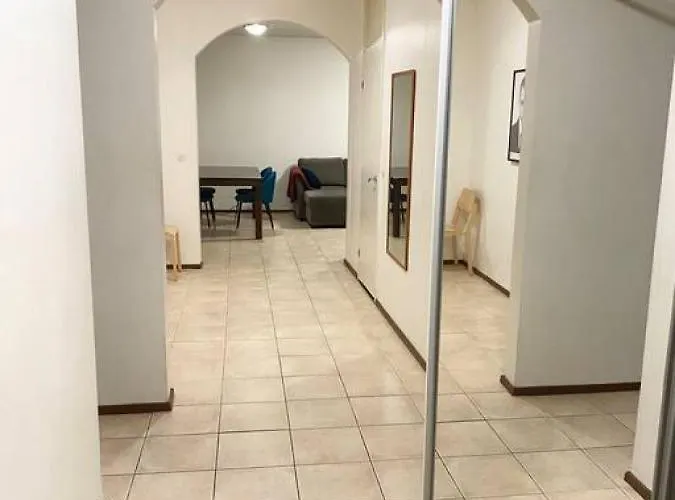 شقة Hhh Newly Renovated Big 4-bedroom With Balcony, Free Parking For 2 Cars