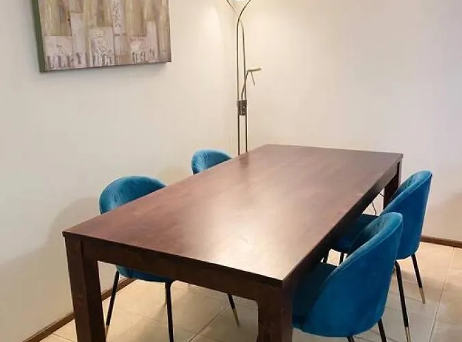 Hhh Newly Renovated Big 4-bedroom With Balcony, Free Parking For 2 Cars شقة *