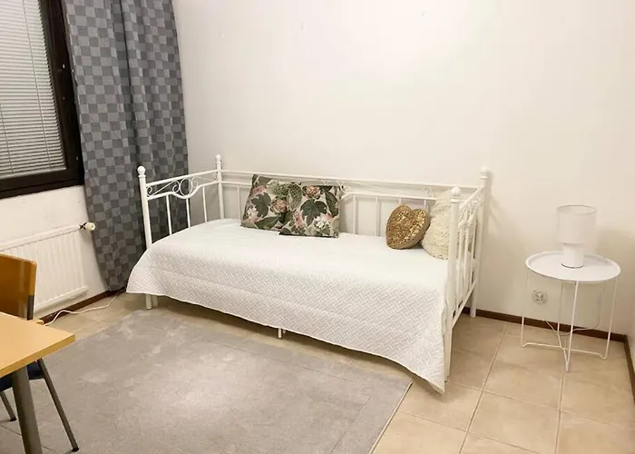Hhh Newly Renovated Big 4-bedroom With Balcony, Free Parking For 2 Cars شقة