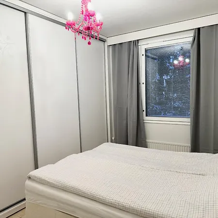 شقة Hhh Newly Renovated Big 4-bedroom With Balcony, Free Parking For 2 Cars *